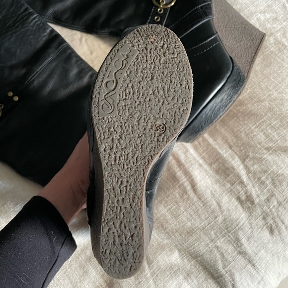 Dolls Kill | Genuine Leather Platform Over-the-Knees Boots - Picture 3 of 3